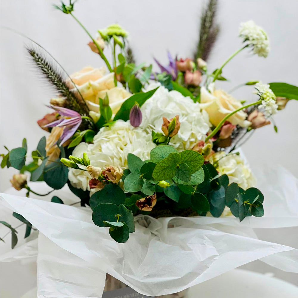 mariee-atelier-floral-ramo-de-autor-ramo-de-flores-pasteles-flores-domicilio-valencia-diseño-regalos-gift-flowers-blumen-geschenk-bouquet-Arreglos Florales Premium en Valencia