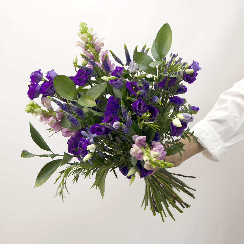 Floristería Mariée Atelier Floral Ramo de flores Ramo de flores, colores Morados regalos gift flowers blumen geschenk bouquet