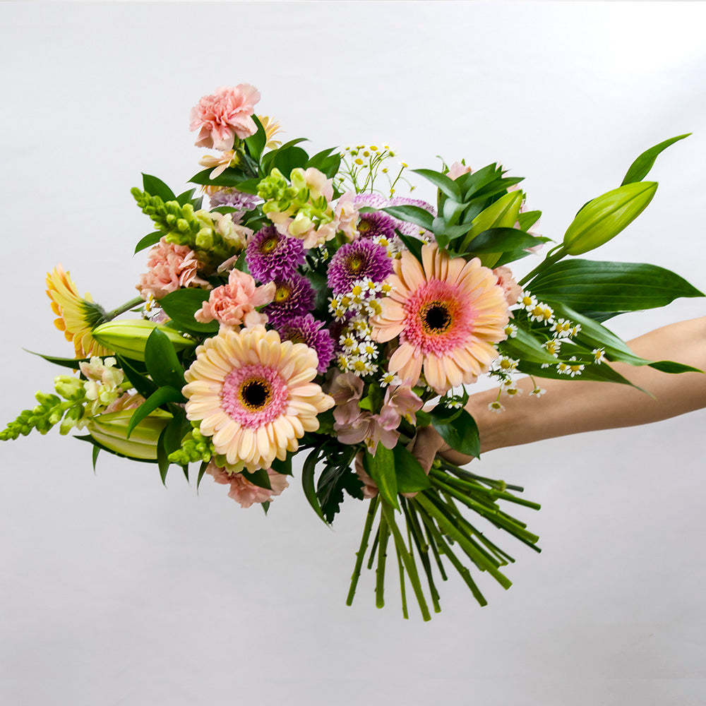 mariee-atelier-floral-ramo-de-flores-ramo-de-flores-colores-pasteles-envio-gratis-valencia-floristeria-floreria regalos gift flowers blumen geschenk bouquet