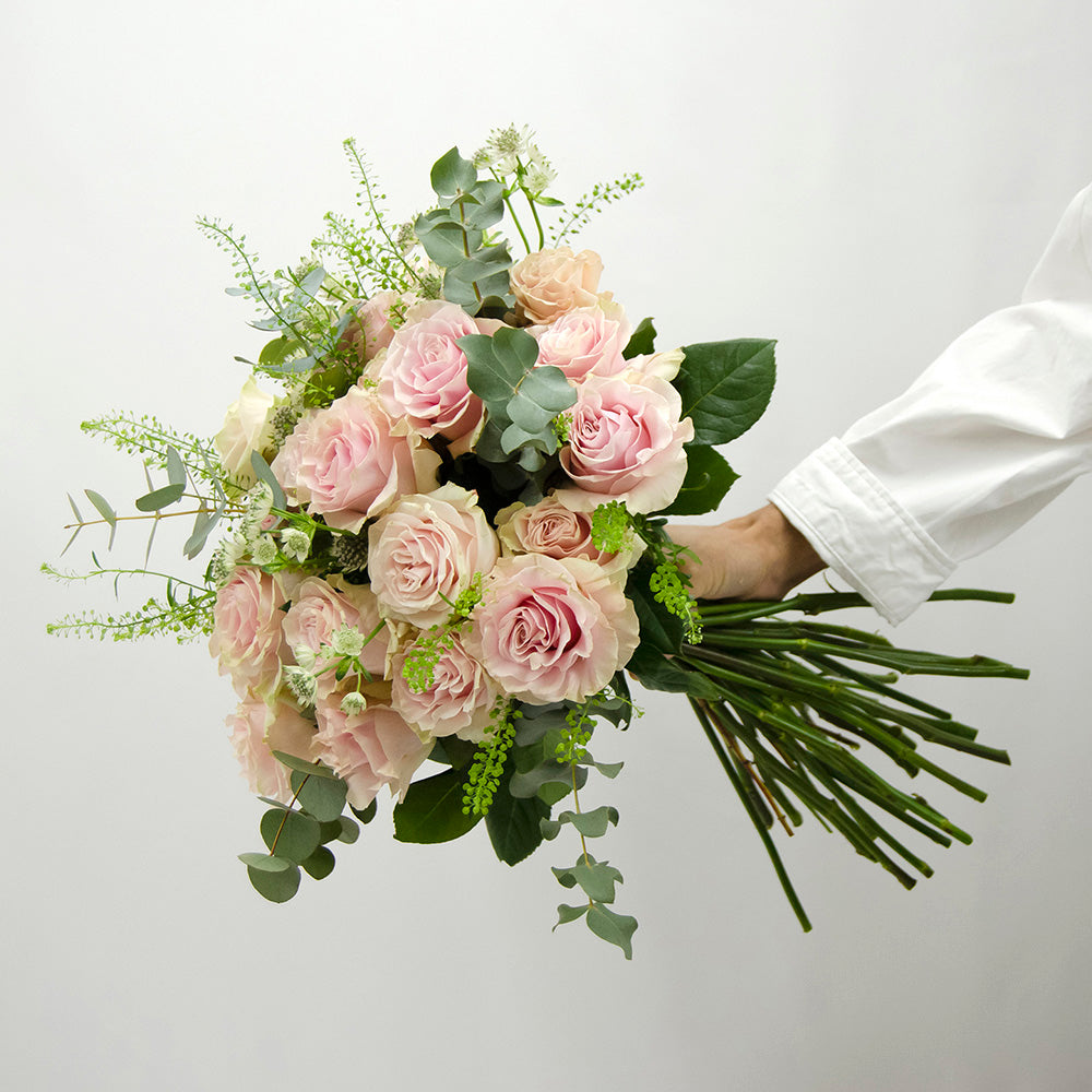 Floristería - Mariée Atelier Floral Ramo de flores Ramo de Rosas Floristería Valencia regalos gift flowers blumen geschenk bouquet