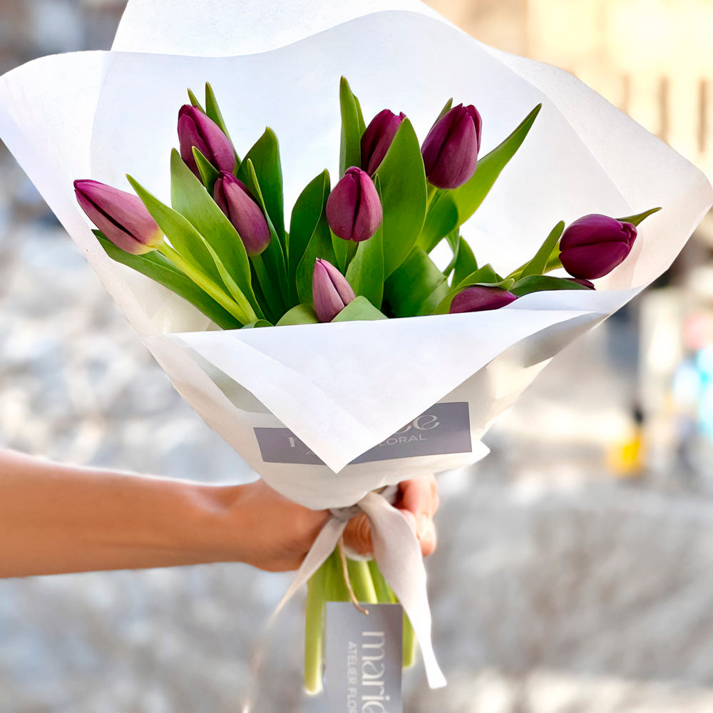 mariee-atelier-floral-ramo-de-flores-ramo-de-flores-tulipanes-morados-lilas-envio-gratis-valencia regalos gift flowers blumen geschenk bouquet