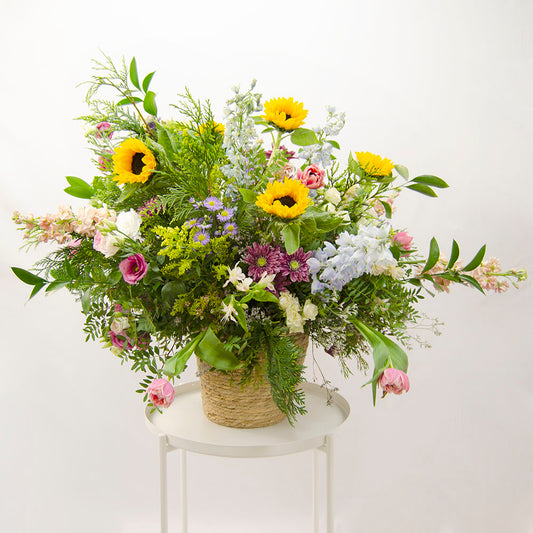 mariee-atelier-floral-ramo-de-autor-cesta-de-flores-multicolores-