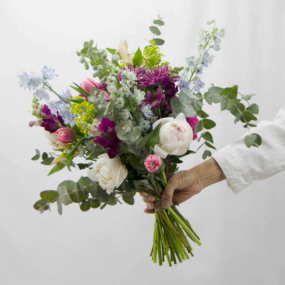Mariée Atelier Floral Ramo de flores variadas y peonias