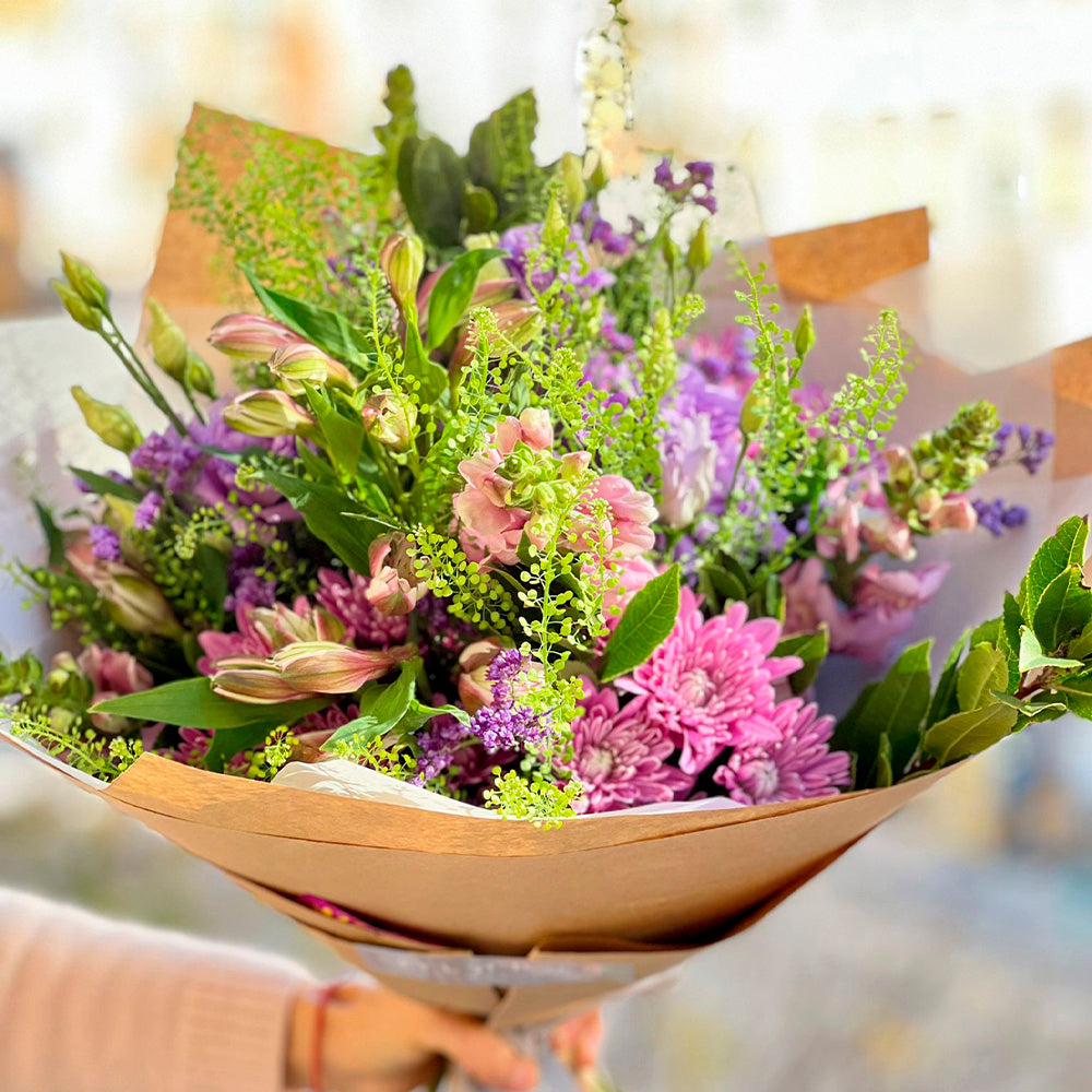 Floristería Mariée Atelier Floral Ramo de flores Ramo de flores, colores Morados regalos gift flowers blumen geschenk bouquet