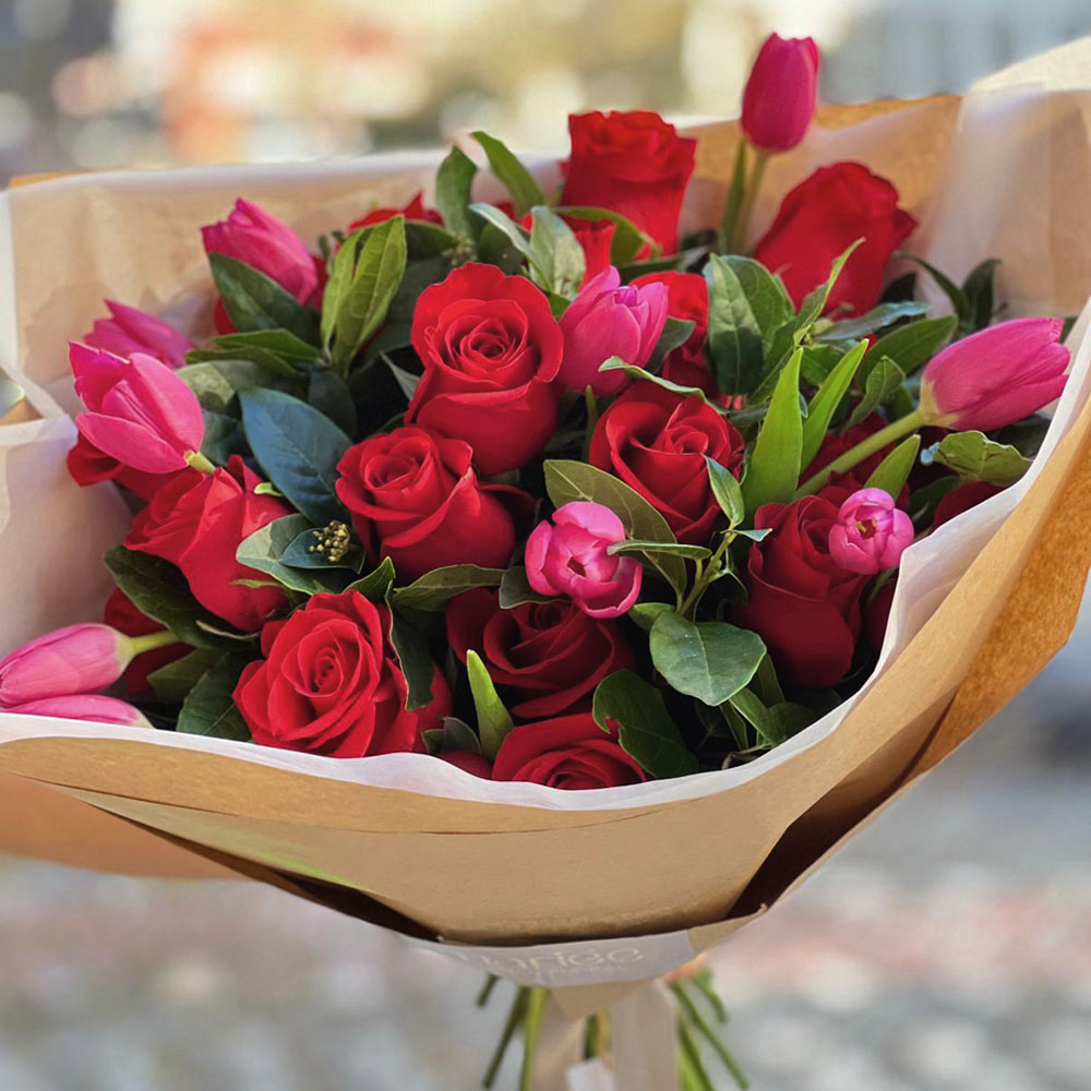 Mariée Atelier Floral Ramo de flores Ramo de Rosas a domicilio Floristería Valencia regalos gift flowers blumen geschenk bouquet envio de flores a domicilio en valencia rosas y tulipanes 