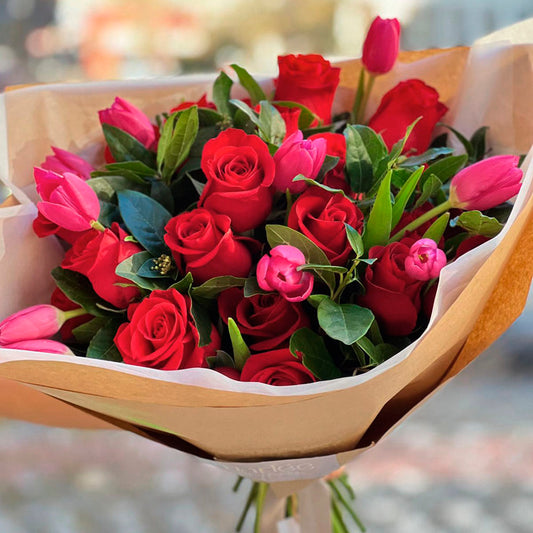 Mariée Atelier Floral Ramo de flores Ramo de Rosas a domicilio Floristería Valencia regalos gift flowers blumen geschenk bouquet envio de flores a domicilio en valencia rosas y tulipanes 